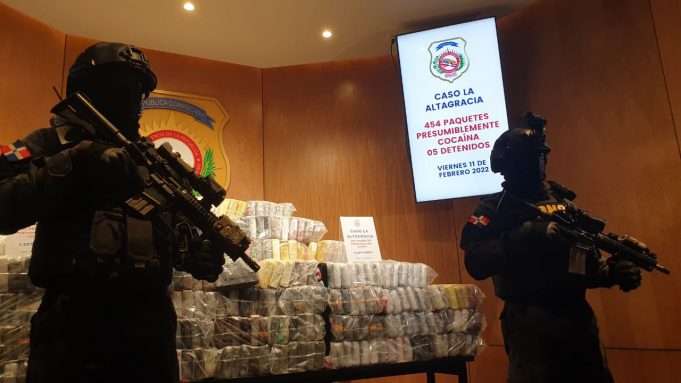  Ocupan 454 paquetes presumiblemente cocaína en La Altagracia