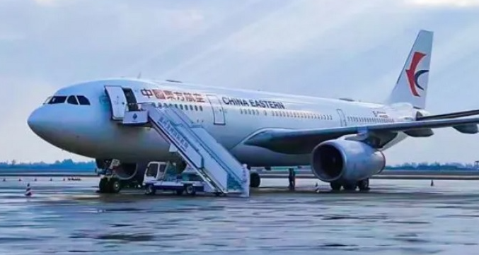  Un avión con 132 personas a bordo se estrella en el sur de China