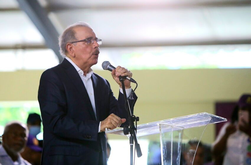  Danilo Medina afirma el PLD no distingue entre popis y wawawá
